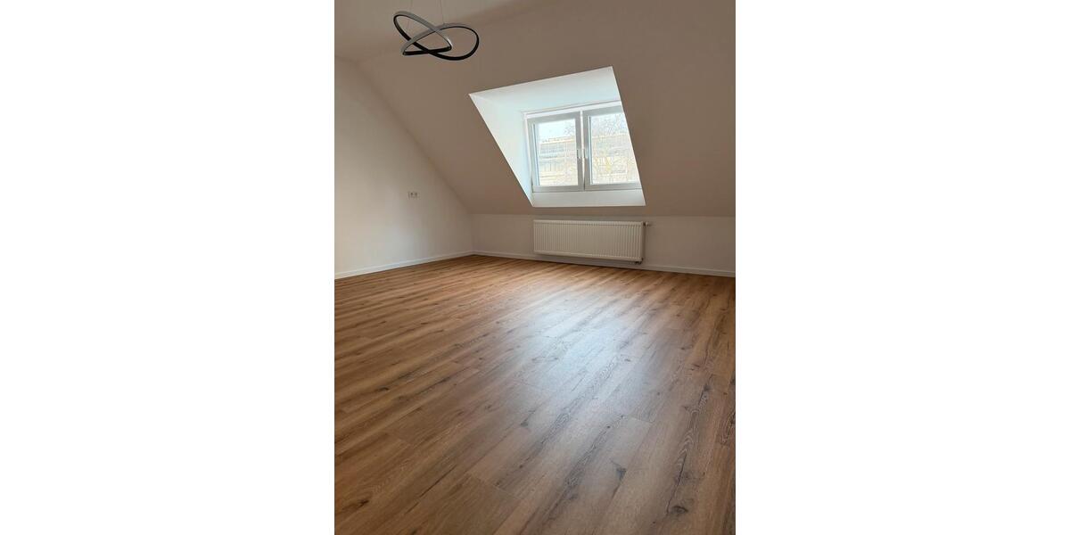 Dachgeschoßwohnung Ludwigshafen am Rhein - 4 Zimmer, 80 m&sup2;, 930&euro; | Angebot:25269681