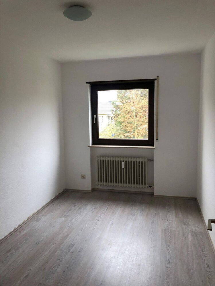 Schöne, helle - unvermietete - 3,5 Zimmerwohnung (87,5 qm) mit Südbalkon