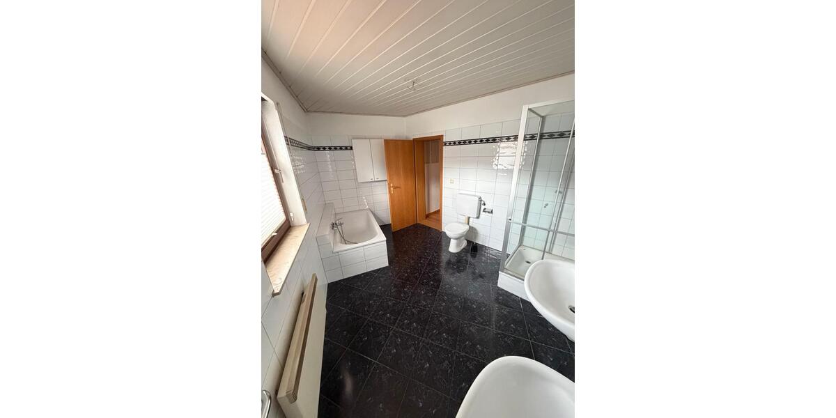 Gepflegtes Einfamilienhaus mit 3 Garagen in Mannheim-Käfertal 4 zimmer