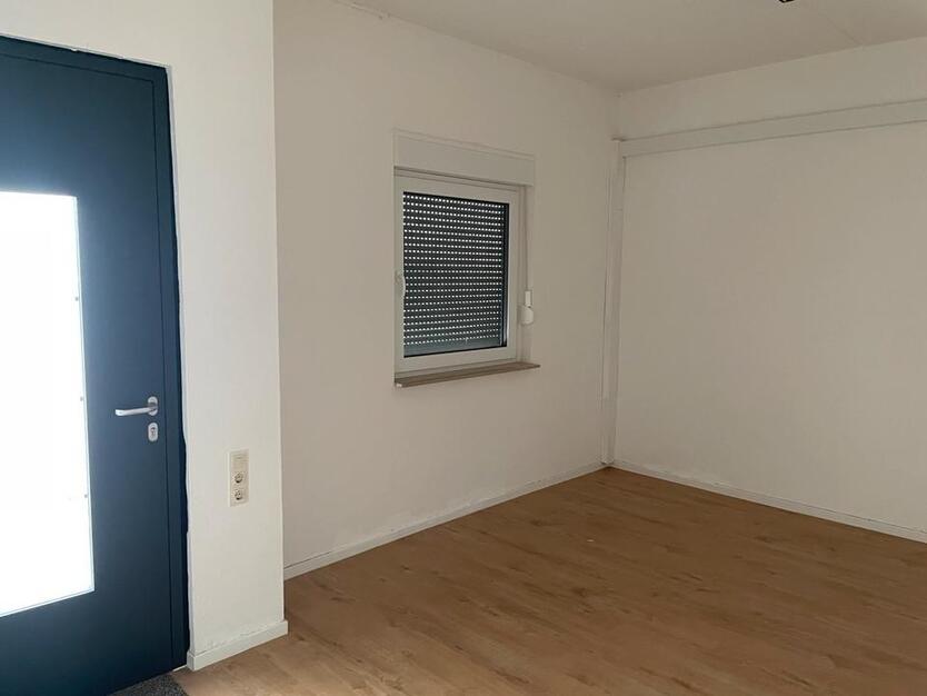 Büro mit ca. 70m2 und 3 Zimmern zu Vermieten in Neuhofen