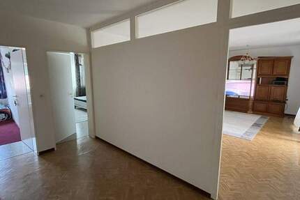 Vermietete ETW mit attraktiver Raumaufteilung und PKW-Stellplatz zu verkaufen 3 zimmer