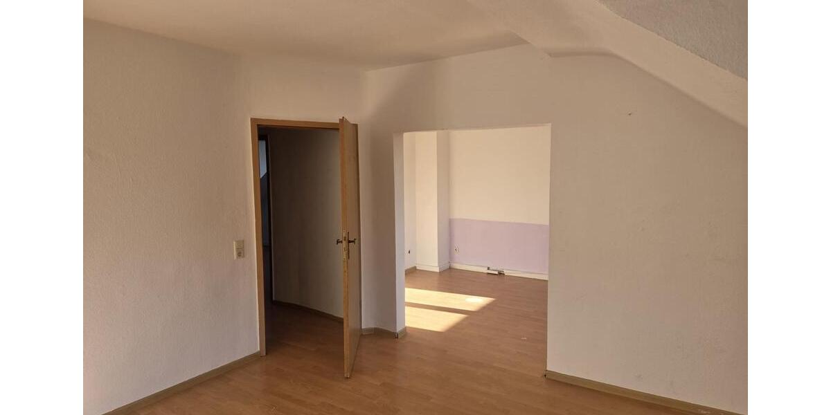 4 ZKB Dachgeschosswohnung in Lu Nord, WG geeignet 4 zimmer