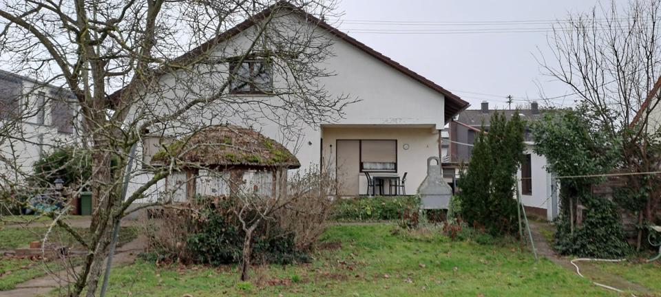 Großzügiges Haus mit großem Garten & Einliegerwohnung in Top-Lage zimmer