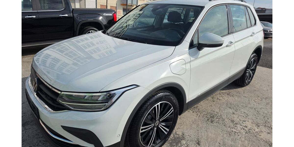 VW Tiguan 87.000 km 24.690 &euro; Mannheim 68159