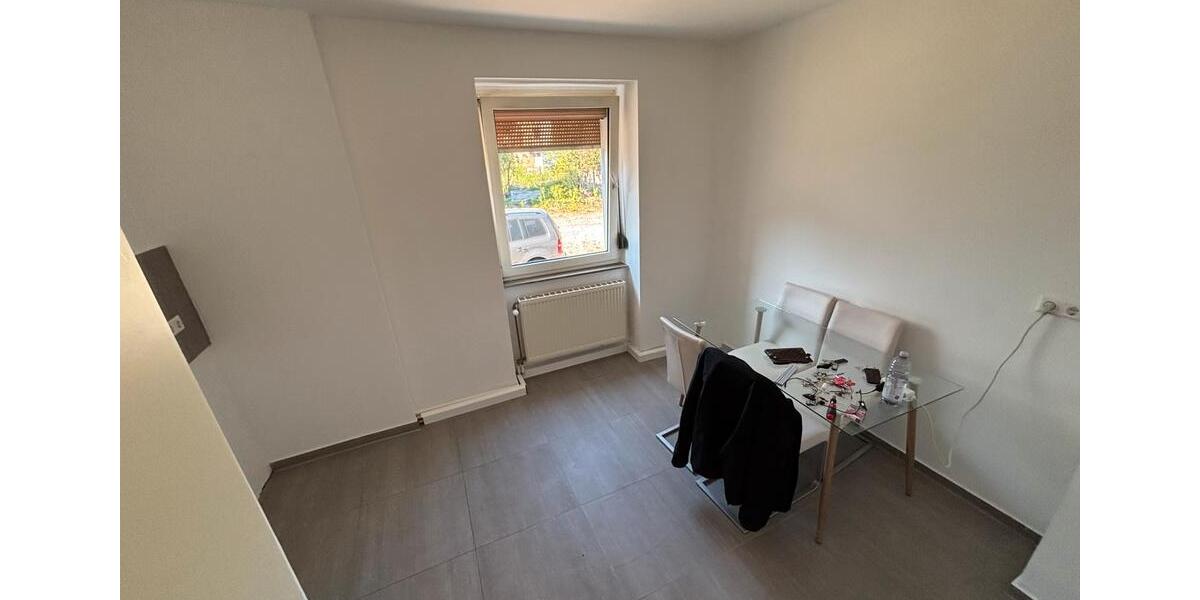 Laden mit Wohnung zu vermieten zimmer