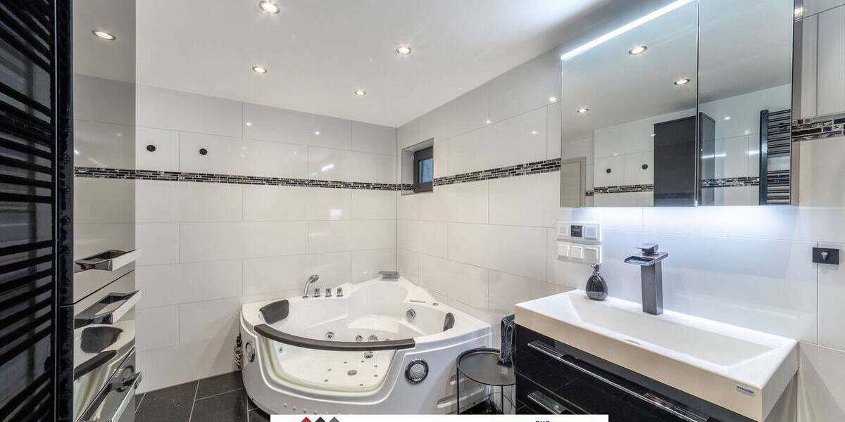 Traumhaftes REH mit 168qm WF und 400qm GS, inkl. Garten + Balkon, Garage, hochwertig kernsaniert 6 zimmer