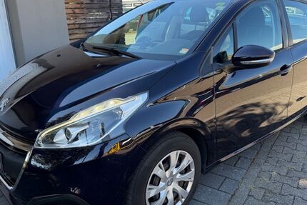 Peugeot 208 112.000 km 4.990 &euro; Reilingen 68799