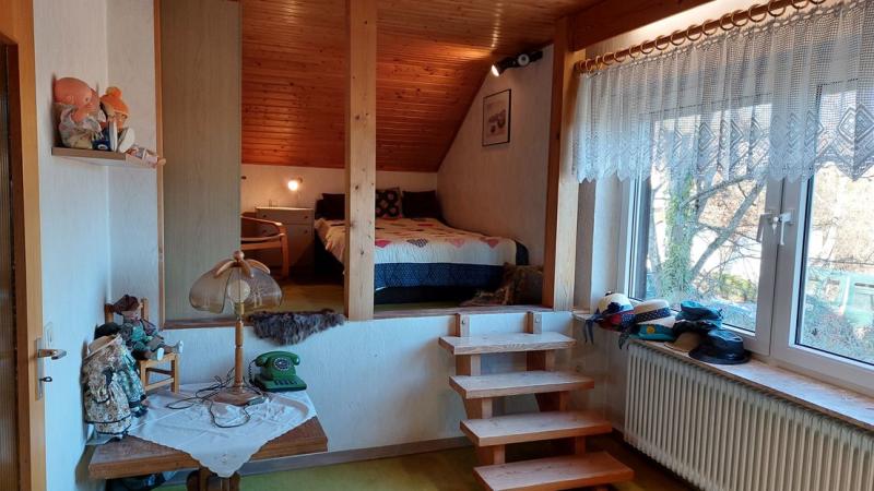 ObjNr:19642 - Großzügiges EFH sowie Mehrgenerationen mit großem Garten, sehr ruhig gelegen, in Eisenberg-STEINBORN 6 zimmer