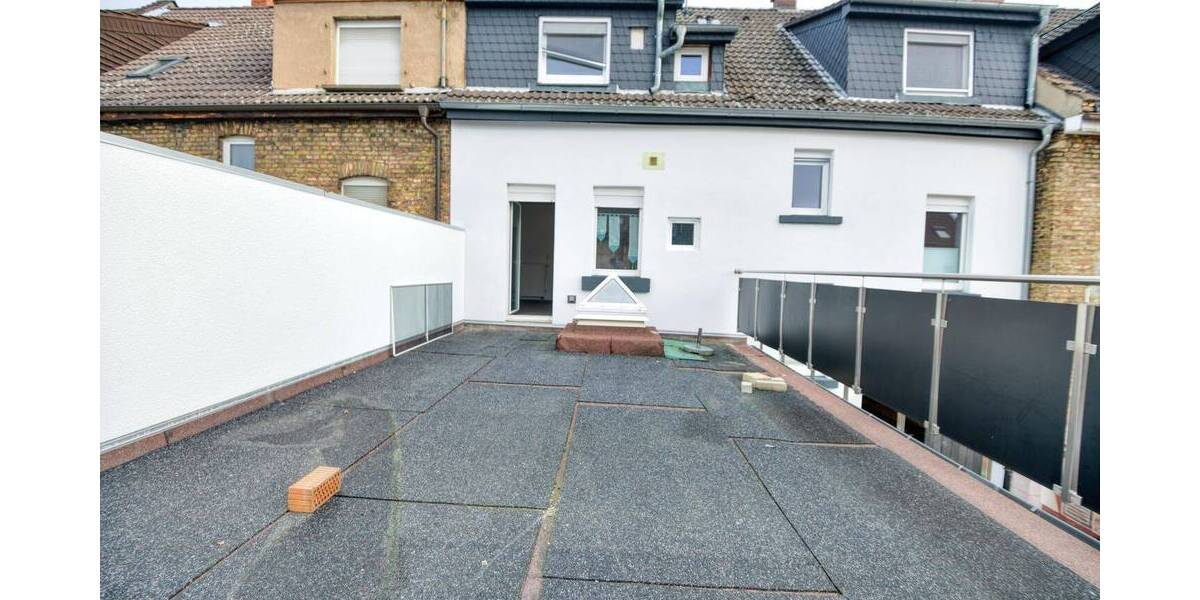 Etagenwohnung Mannheim Sandhofen - 6 Zimmer, 175 m&sup2;, 270.000&euro; | Angebot:26815840
