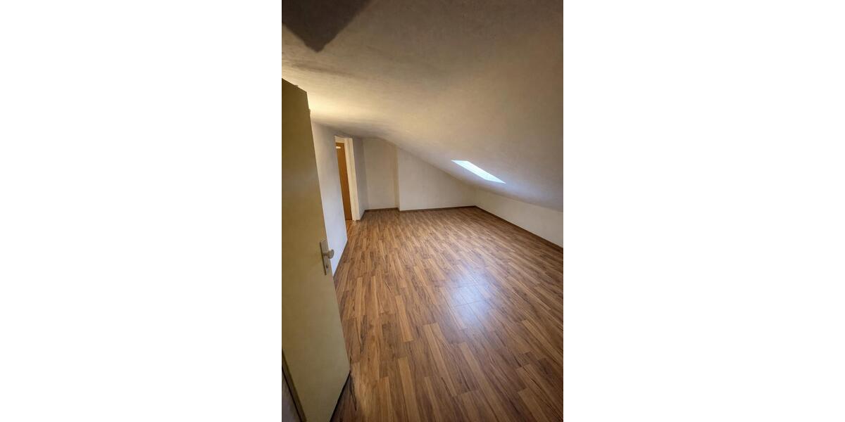 Nette Dachgeschosswohnung 2 ZKB Ludwigshafen Mitte 2.5 zimmer