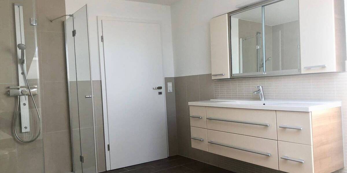 Doppelhaushälfte Schriesheim - 5 Zimmer, 197 m&sup2;, 2.300&euro; | Angebot:26066584