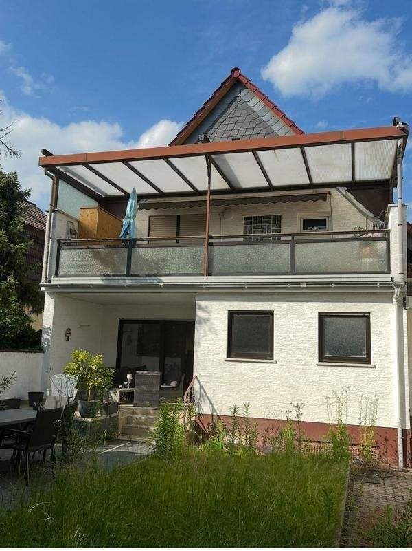Freistehendes 2-Familienhaus mit Garage