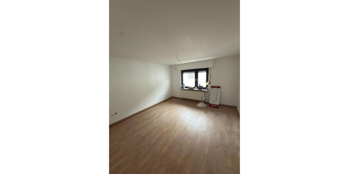 Etagenwohnung Hockenheim - 4 Zimmer, 120 m&sup2;, 1.300&euro; | Angebot:26424809