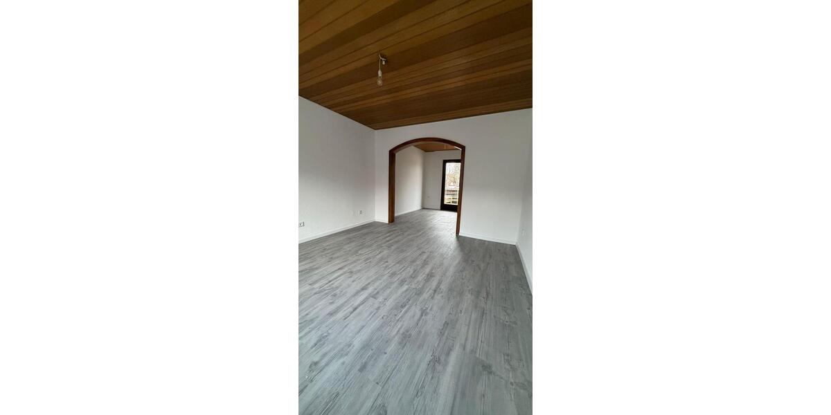 Großzügiges, frisch renoviertes Zweifamilienhaus mit Garten – Plankstadt 8 zimmer