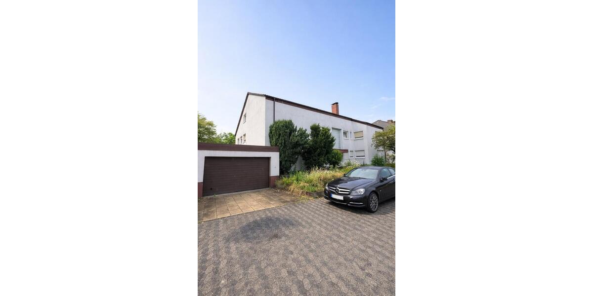 Exklusive 3 Zi.- EG-Wohnung mit großem Garten, Terrasse & Doppelgarage – LU 3 zimmer