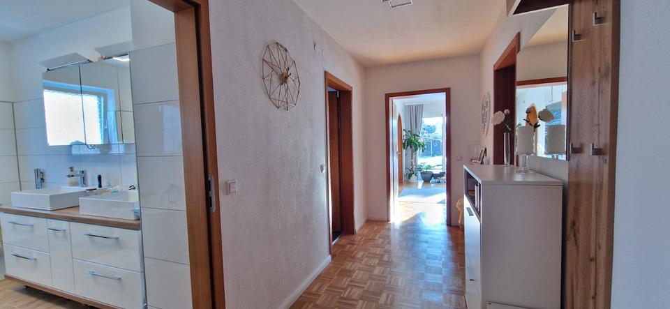 Haus zu Verkaufen(nur Erdgeschoss, mit grossem Parkplatz 4 zimmer