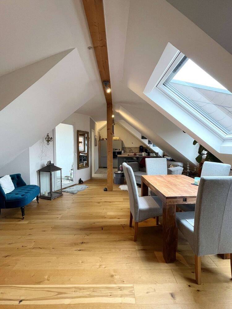 Geschmackvoll renovierte 2-Zimmer-Dachgeschoss-Wohnung in ruhiger Lage von MA-Neckarau!