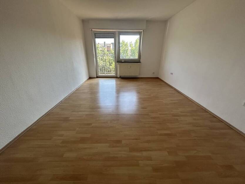2er3er-WG oder kleine Familie gesucht! Große Wohnung mit zwei Balkonen