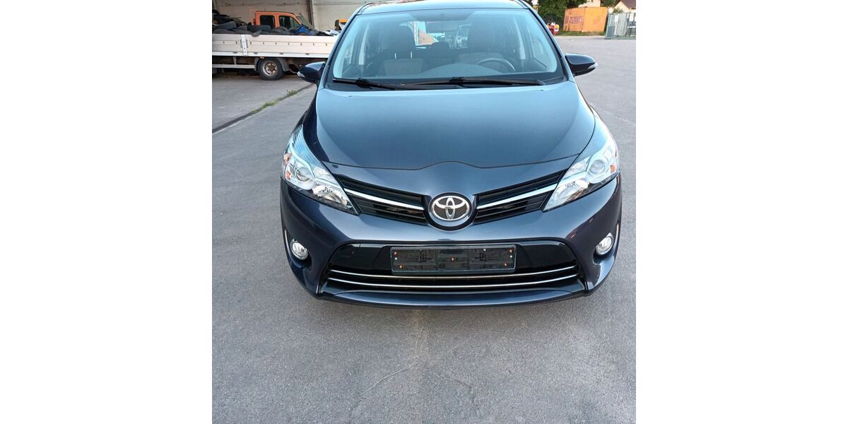 Toyota Verso 209.000 km 6.599 &euro; Hüttenfeld 68623