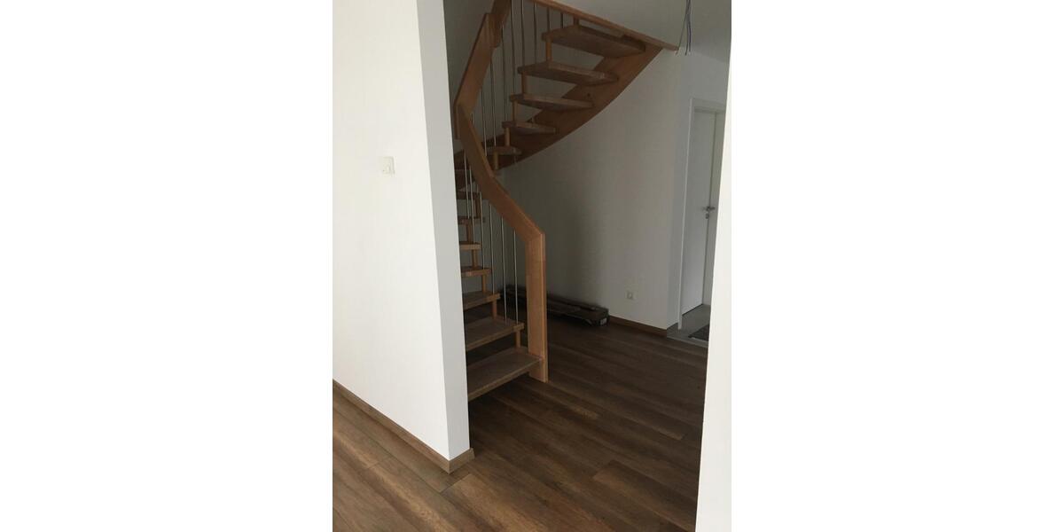 Moderne Doppelhaushälfte: Wohnen und Arbeiten mitten im Grünen 5 zimmer