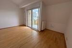 Großzügige Wohnung mit 2 Balkonen, Fahrstuhl und EBK