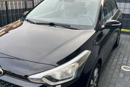 Hyundai i20 93.000 km 7.500 &euro; Römerberg 67354
