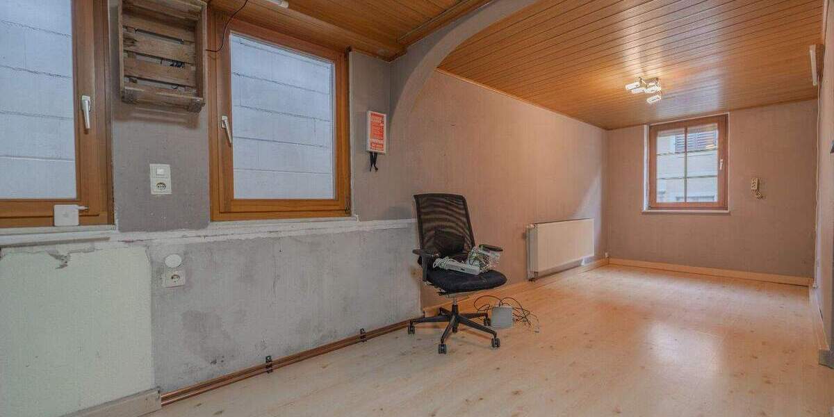 Altstadthaus mit bis zu 3 Wohneinheiten und Ladenfläche - jetzt bei realunis 9 zimmer