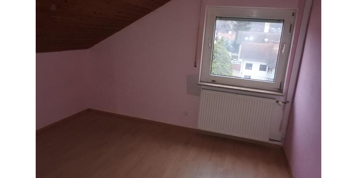 Dachgeschoßwohnung Weinheim - 3 Zimmer, 75 m&sup2;, 750&euro; | Angebot:25760642