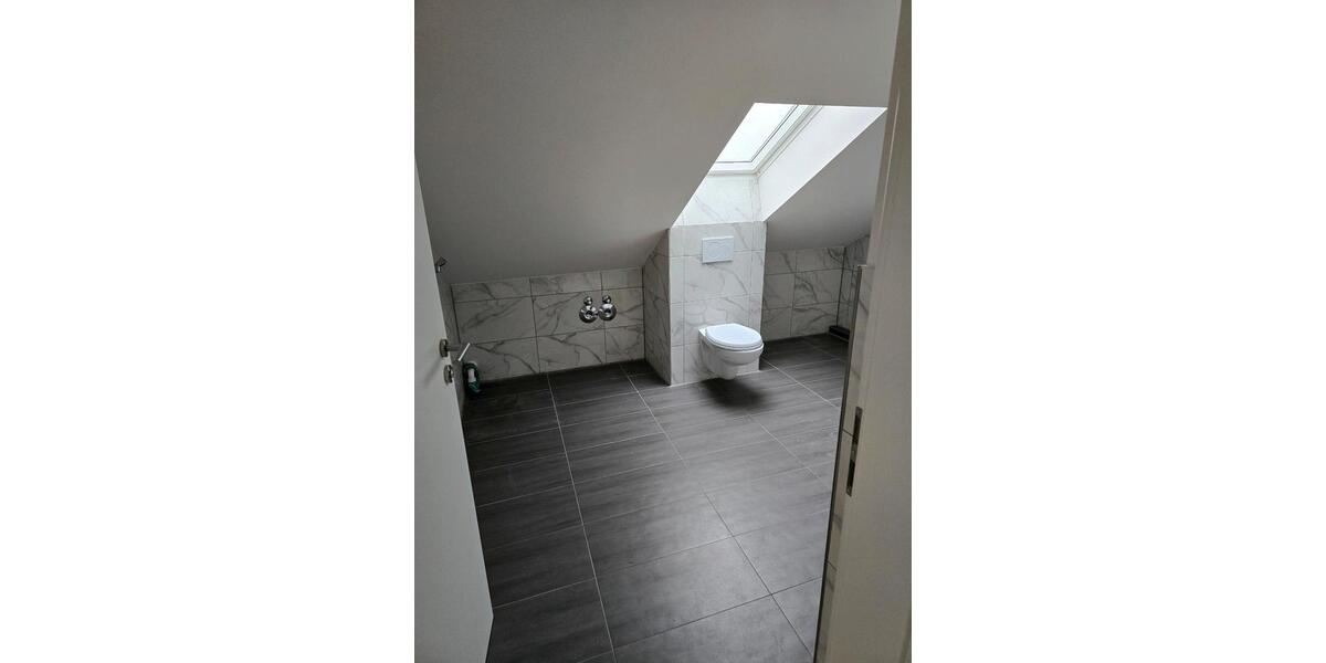 Dachgeschoßwohnung Reilingen - 3 Zimmer, 72 m&sup2;, 830&euro; | Angebot:26024510