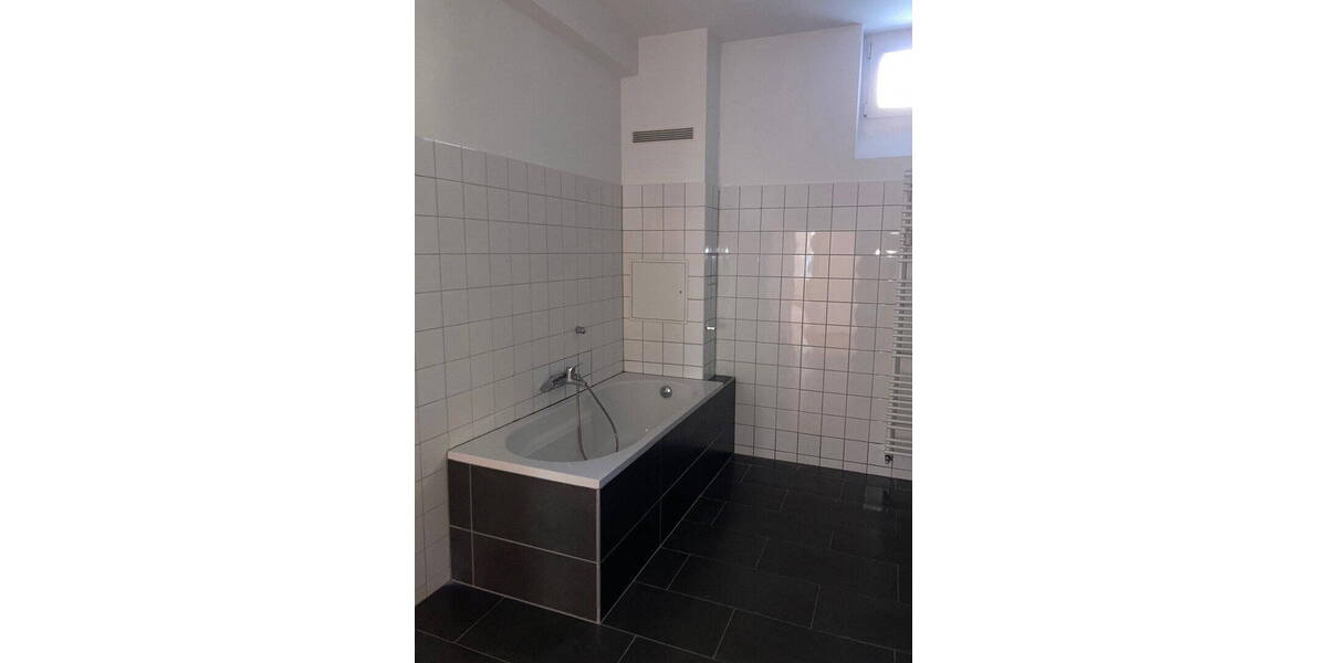 Etagenwohnung Ludwigshafen Süd - 2 Zimmer, 88 m&sup2;, 890&euro; | Angebot:26795270