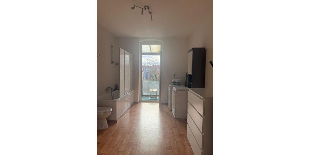 2 ZKB m. Balkon u. neuwertiger Einbauküche in Lu Nord, WG geignet 2 zimmer