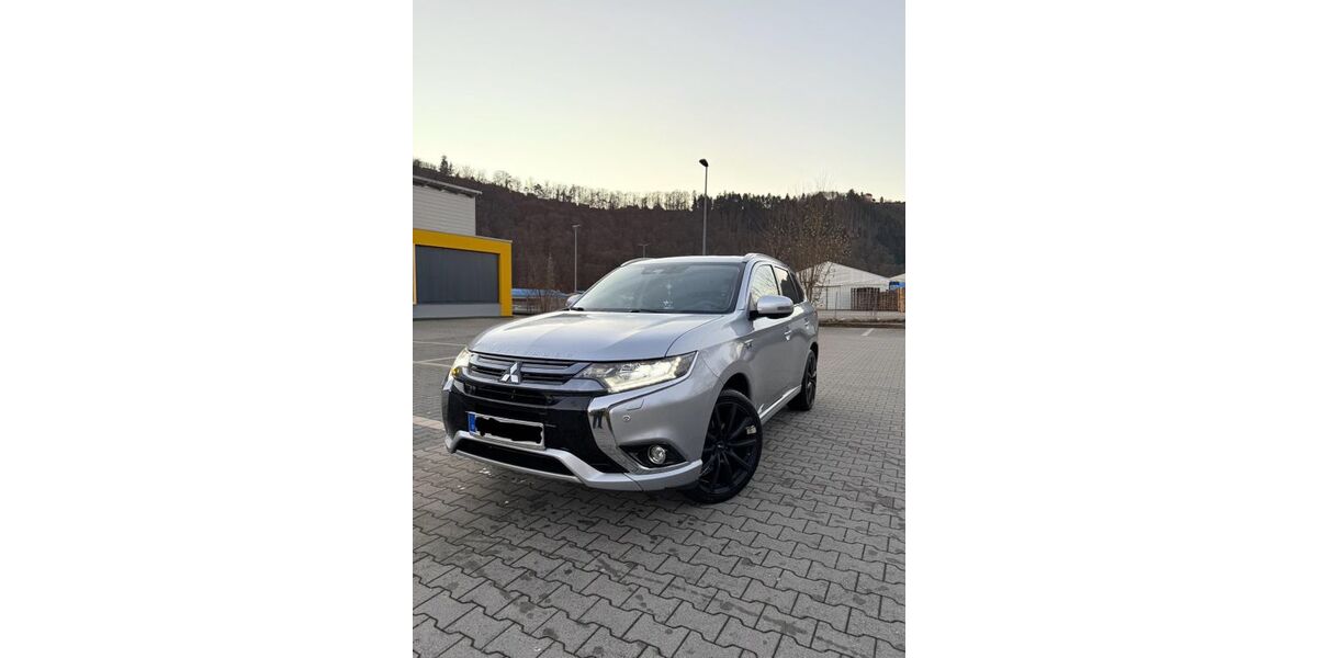 Mitsubishi Plug-in Hybrid Outlander 92.000 km 18.990 &euro; Neckargemünd 69151