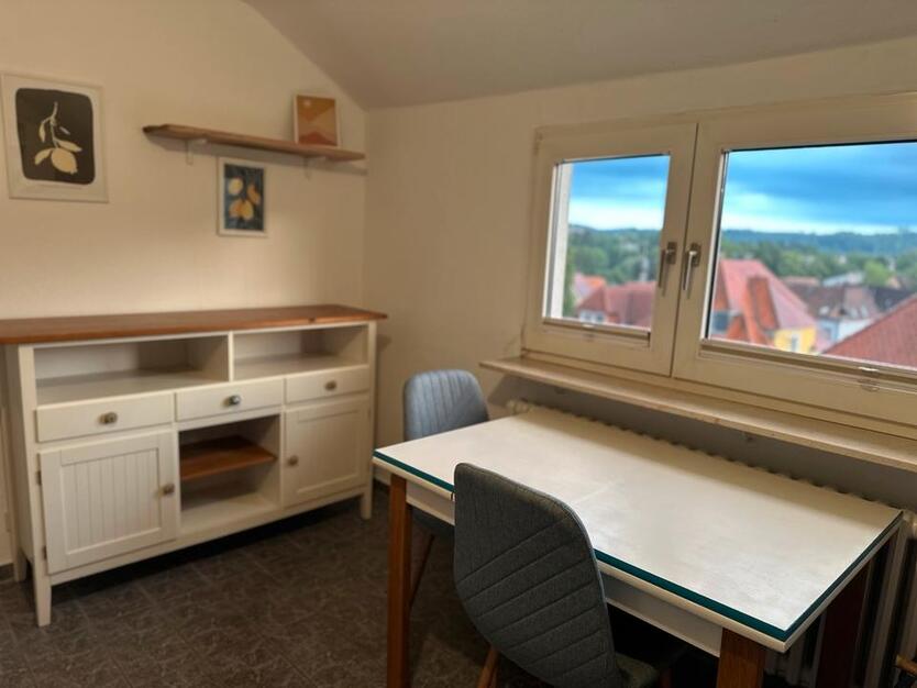 TOP helle 2 Zimmer DG Wohnung Appartement neu MÖBLIERT