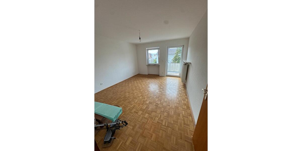 Etagenwohnung Hockenheim - 4 Zimmer, 90 m&sup2;, 1.360&euro; | Angebot:25216188