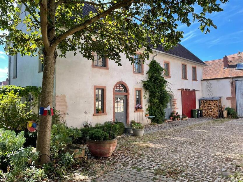 Großzügiges Einfamilienhaus in historischem Dreiseitenhof