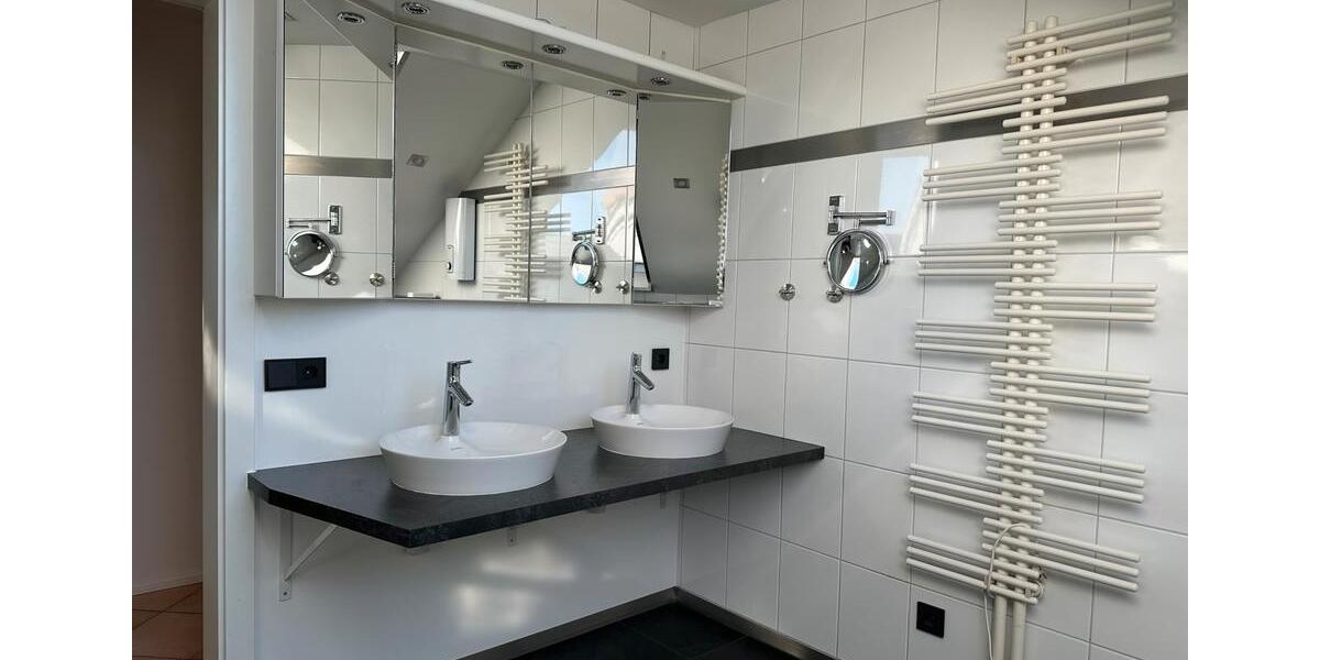 Eigentumswohnung, Dachgeschoss, 4Z, EBK, TLB, Terrasse,, Kamin.. 4 zimmer