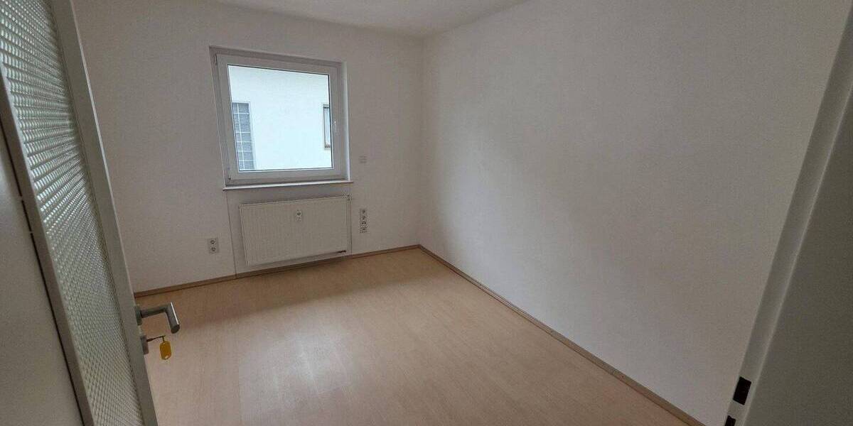Etagenwohnung Schifferstadt - 3 Zimmer, 81 m&sup2;, 1.100&euro; | Angebot:26833849