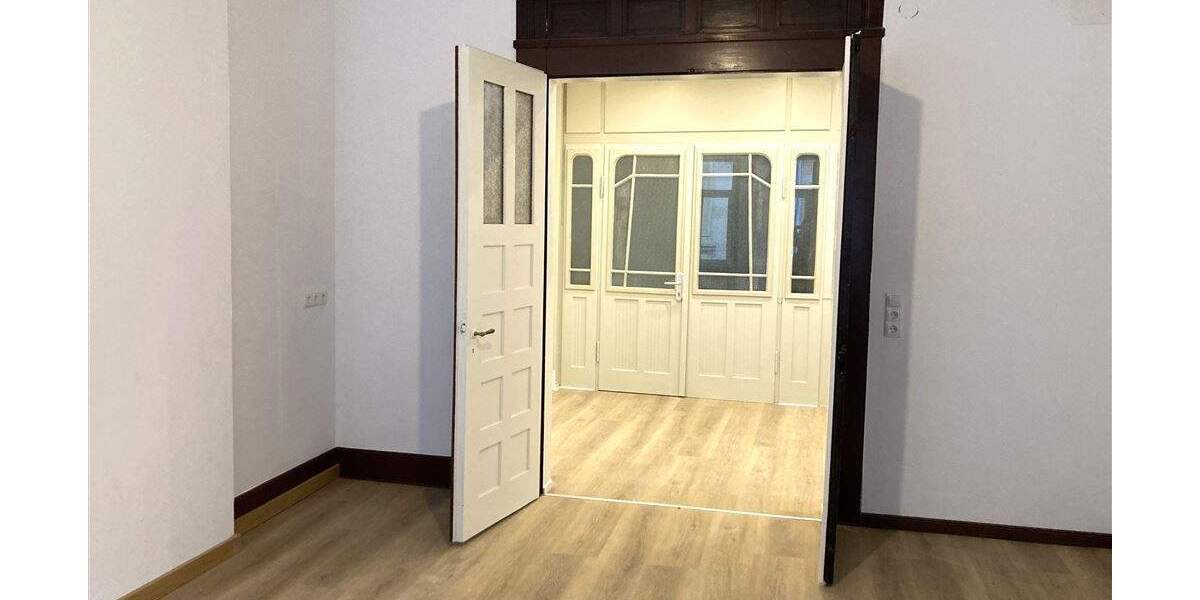 Stilvolle 4-Zimmer-Altbauwohnung mit Balkon in zentraler Stadtlage von Neustadt 4 zimmer