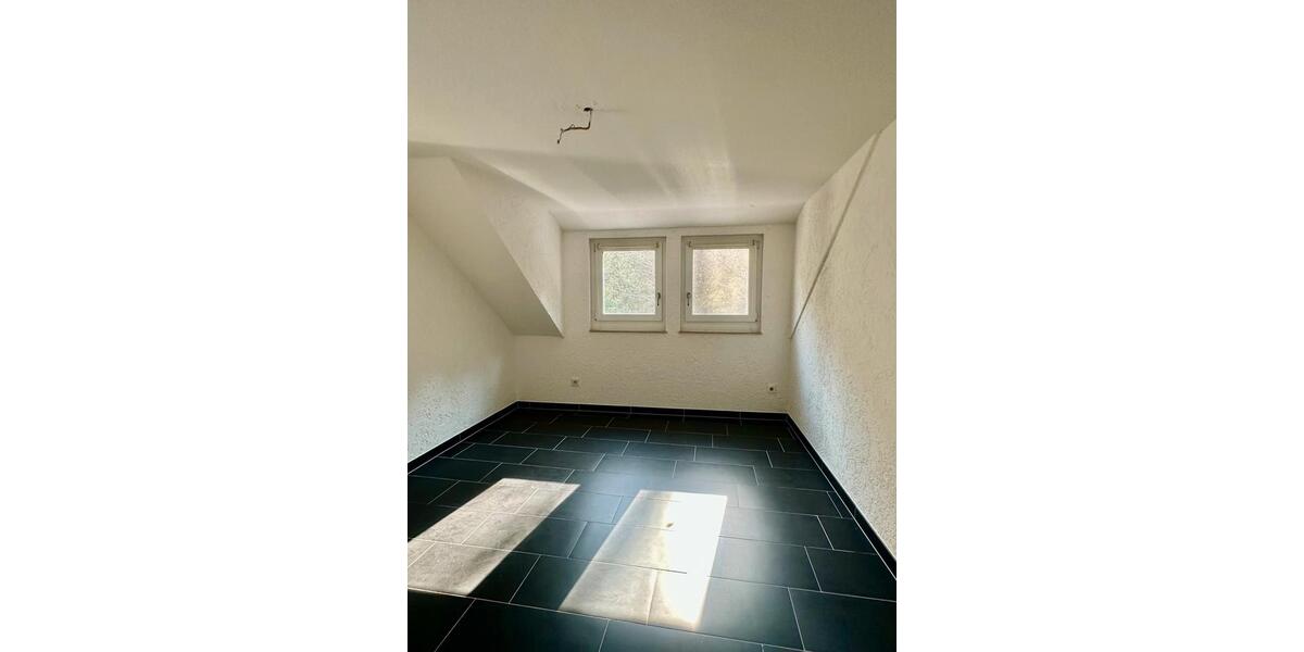 Dachgeschoßwohnung Bad Dürkheim - 5 Zimmer, 100 m&sup2;, 950&euro; | Angebot:26045223