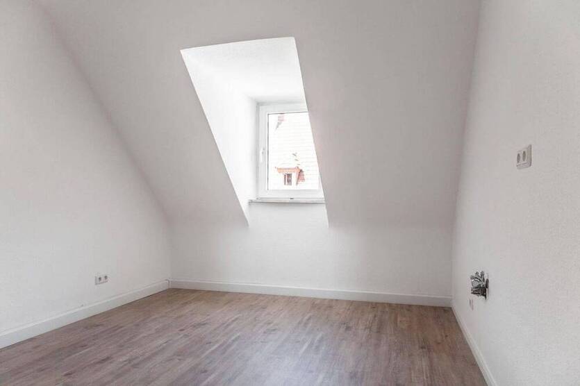 schöne, gut-geschnittene, renovierte 2-Zimmerwohnung zu vermieten