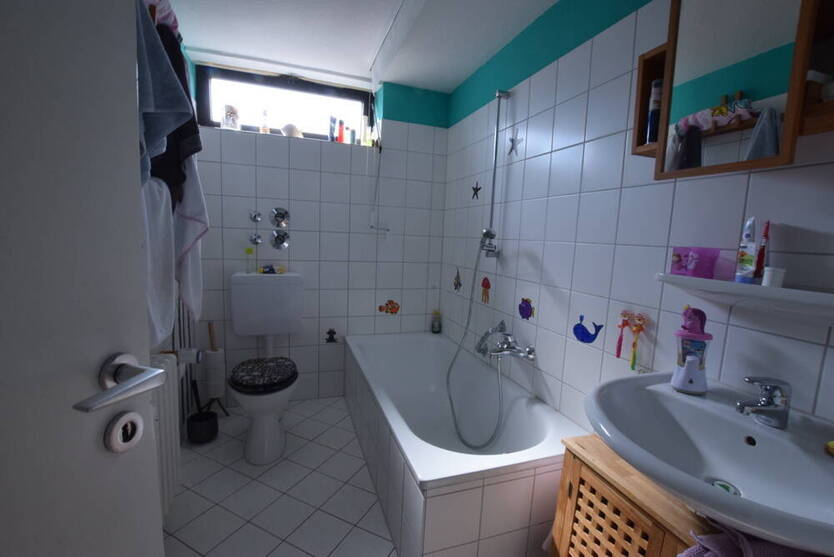 Helle Wohnung mit Balkon in ruhiger Lage