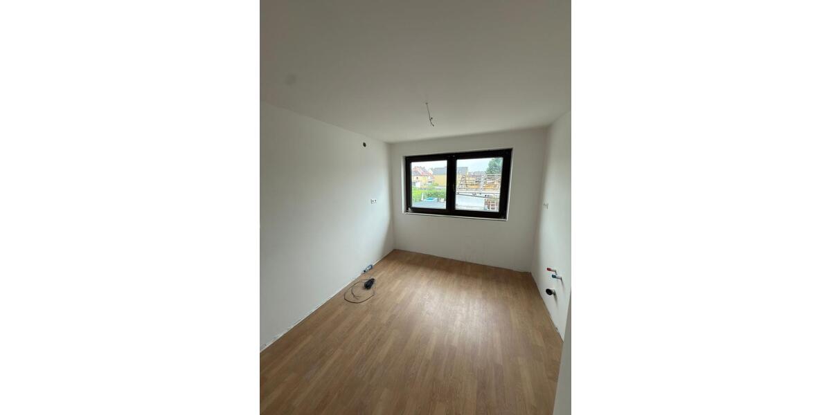 Etagenwohnung Hockenheim - 4 Zimmer, 120 m&sup2;, 1.300&euro; | Angebot:26424809