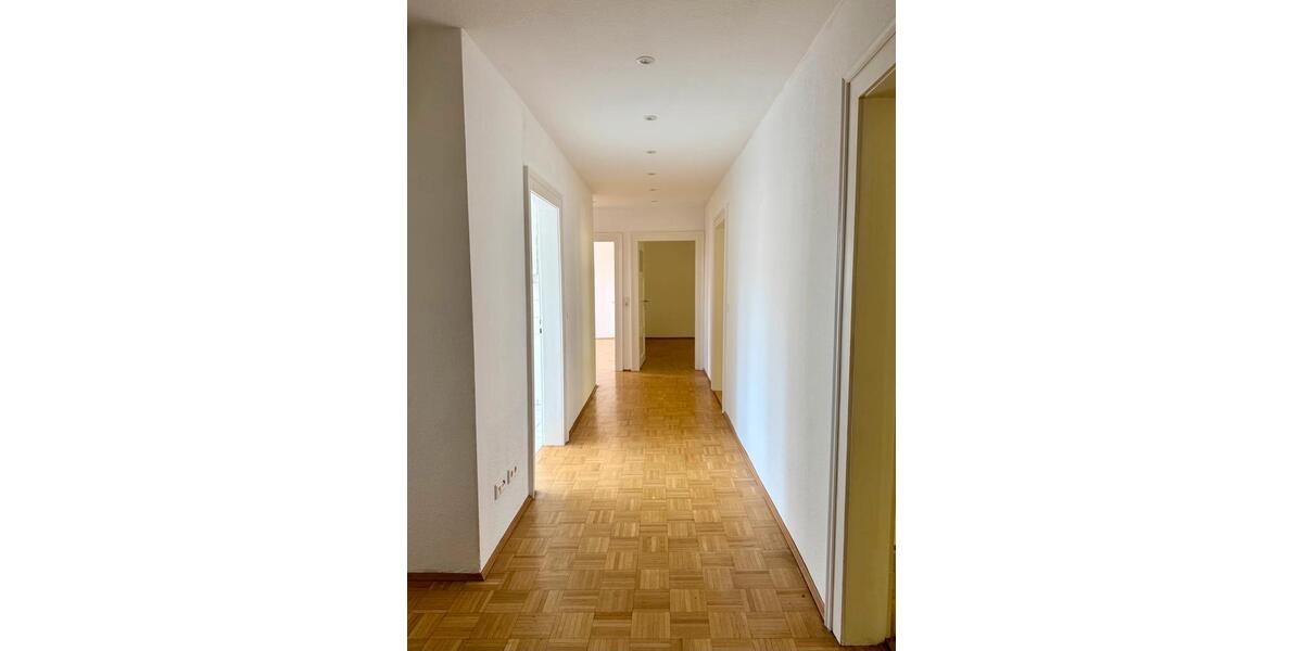 Freundliche, modernisierte 4-Raum Mansardenwohnung in Neuostheim 4 zimmer