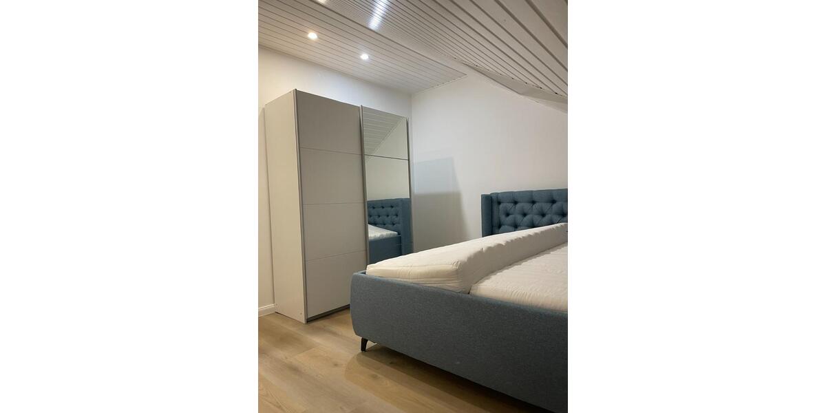 Kernsanierte Wohnung vollausgestattet mit Designermöbeln 2 zimmer