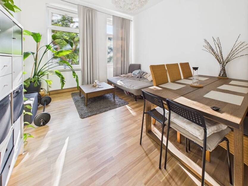 Top Lage! Helle Wohnung mit Balkon und EBK