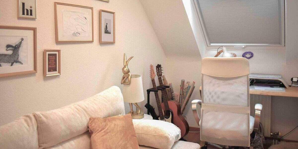 Modernisierte 3 Zi. Wohnung Maisonette, 2 Bäder, 2 Schlafzimmer, EBK, sonniger Balkon, TG Stell. 3 zimmer