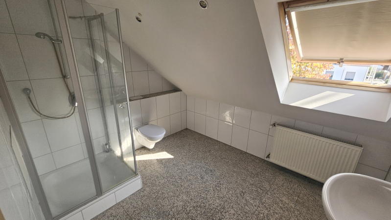 ObjNr:19759 - Attraktives Wohnen im gepflegten EFH mit Garten, Terrasse, Balkon und Garage in LU-Maudach 6.5 zimmer