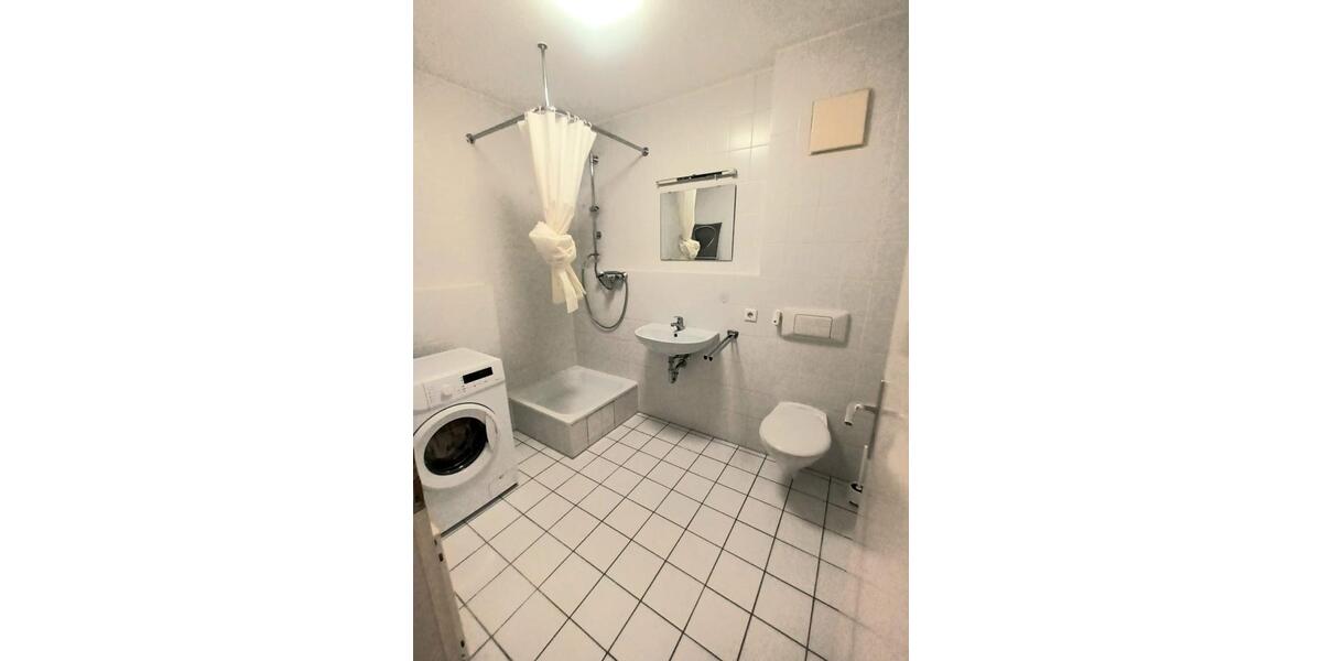 Helle 1-Zimmer DG-Wohnung mit schönen Ausblick und Parkplatz 1 zimmer