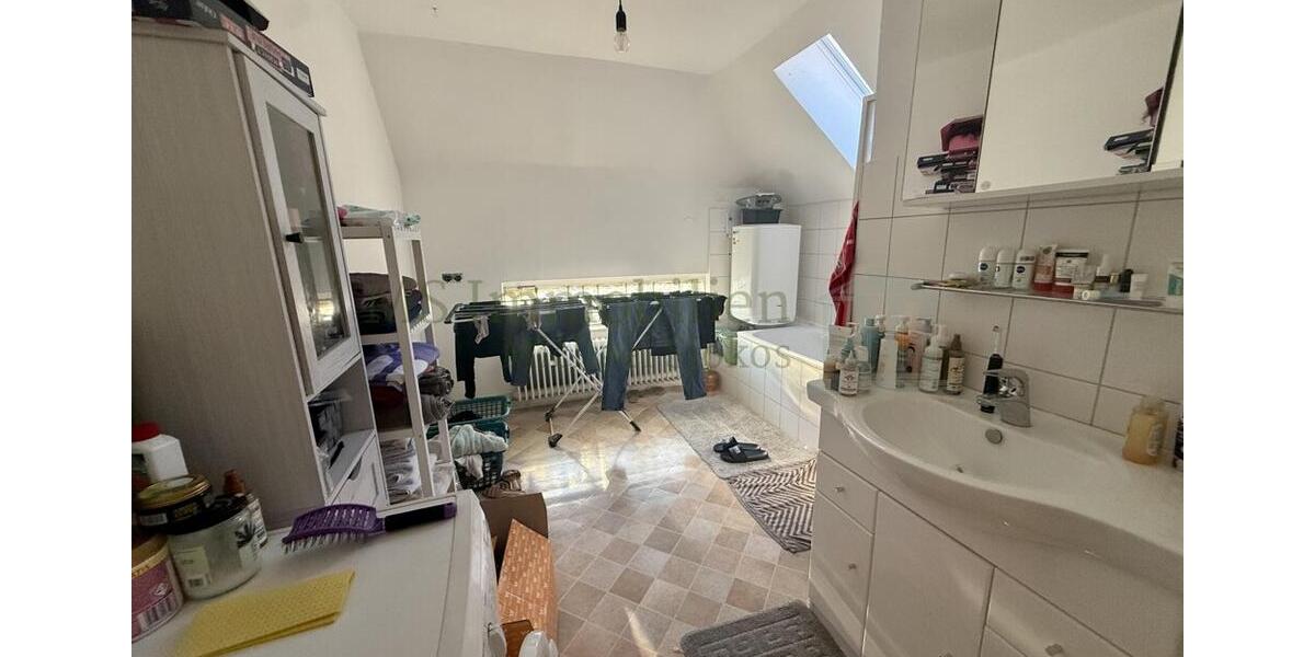 Dachgeschoßwohnung Bensheim - 3 Zimmer, 92 m&sup2;, 1.100&euro; | Angebot:24978435