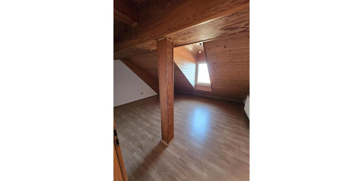 Dachgeschoßwohnung Kindenheim - 3 Zimmer, 85 m&sup2;, 700&euro; | Angebot:25256895